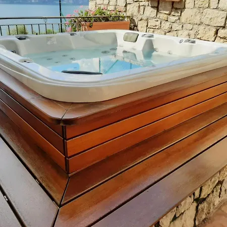 Bmp Deluxe 1 Jacuzzi Riscaldata Privata Vista Di Garda *