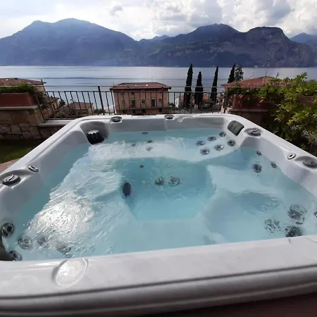 Bmp Deluxe 1 Jacuzzi Riscaldata Privata Vista Di Garda *