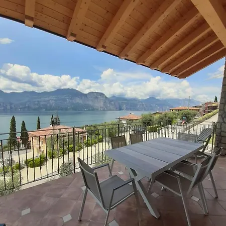 Bmp Deluxe 1 Jacuzzi Riscaldata Privata Vista Di Garda * 布雷佐内加尔达