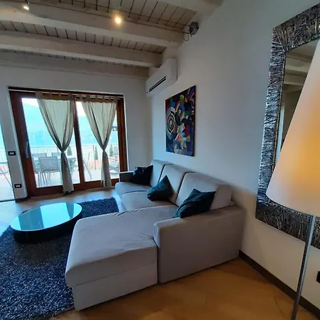 Bmp Deluxe 1 Jacuzzi Riscaldata Privata Vista Di Garda Lägenhet