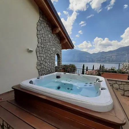 Bmp Deluxe 1 Jacuzzi Riscaldata Privata Vista Di Garda Lägenhet