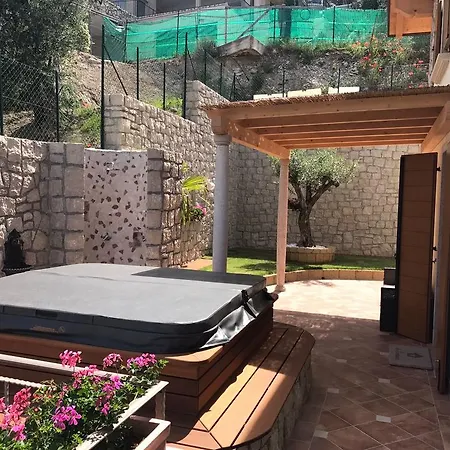 Bmp Deluxe 1 Jacuzzi Riscaldata Privata Vista Di Garda Lägenhet Brenzone sul Garda